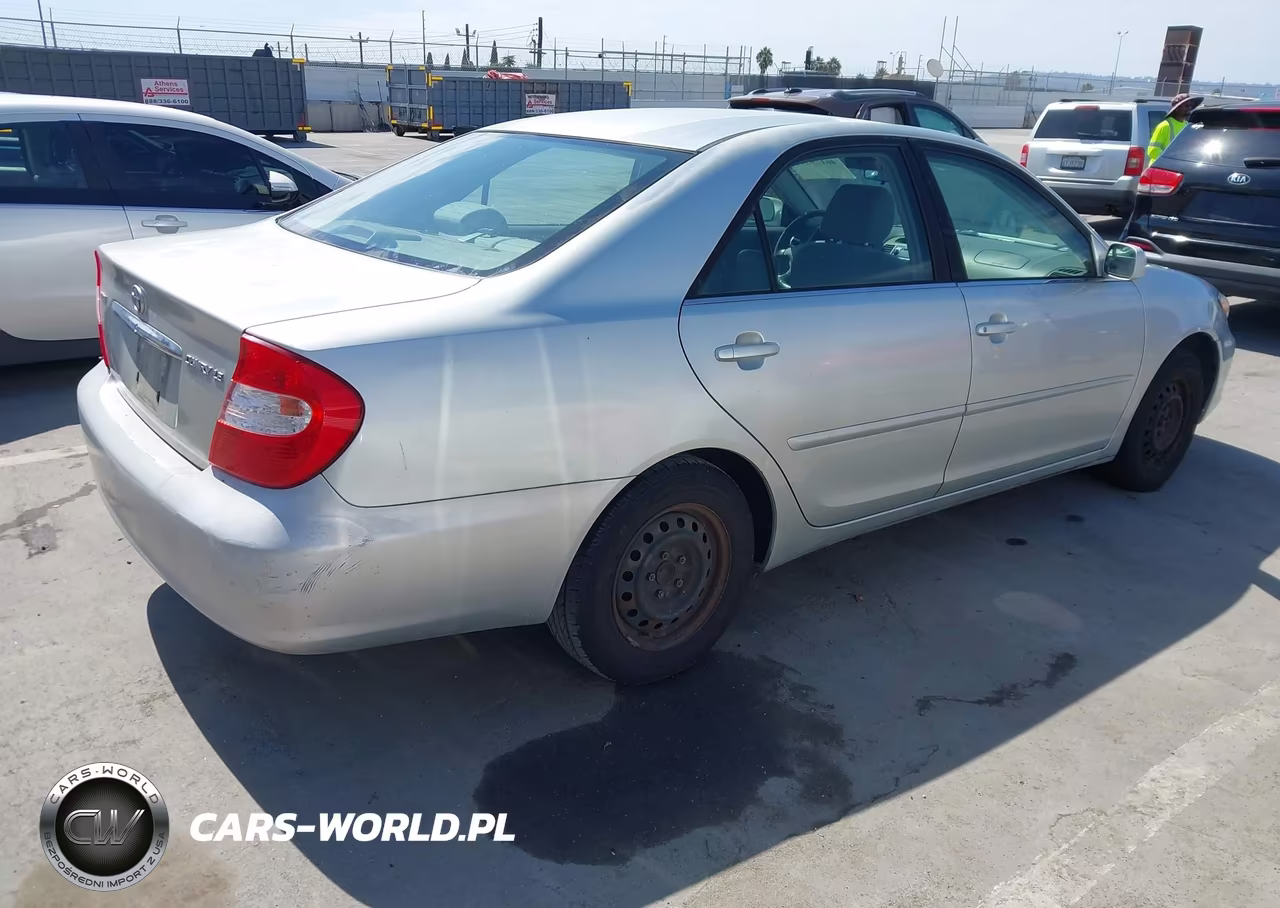 2003 Toyota Camry Le VIN:JTDBE32K530196399 - 4