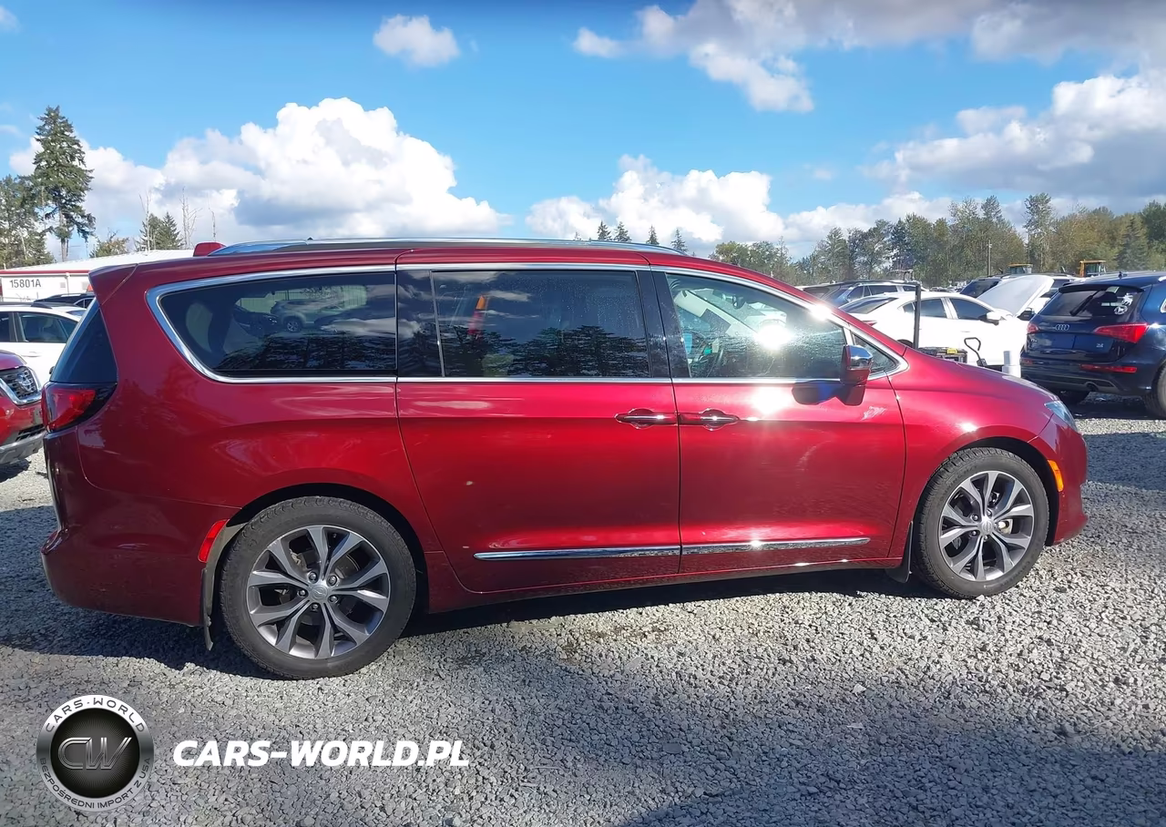 2017 Chrysler Pacifica Limited VIN:2C4RC1GG7HR777929 - 13