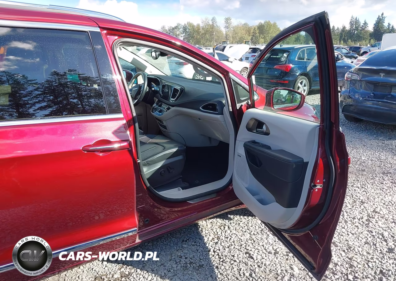 2017 Chrysler Pacifica Limited VIN:2C4RC1GG7HR777929 - 5