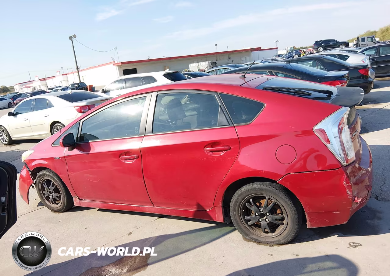 2013 Toyota Prius Two VIN:JTDKN3DU8D1639221 - 14