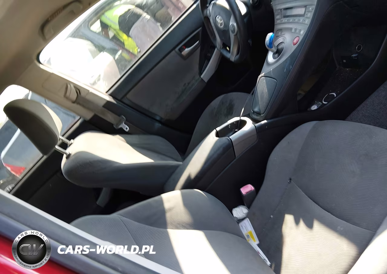 2013 Toyota Prius Two VIN:JTDKN3DU8D1639221 - 5