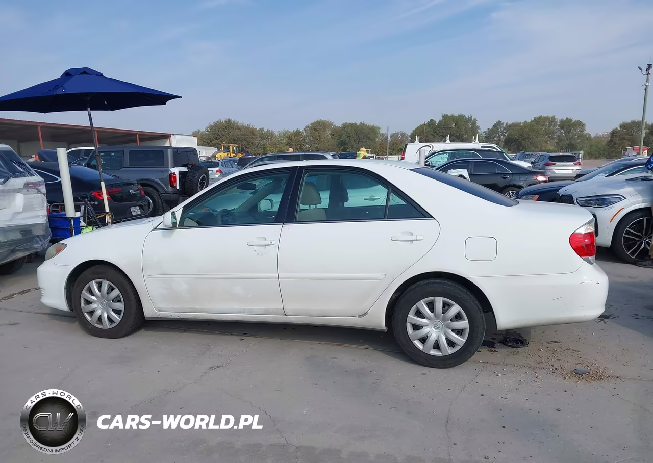 2005 Toyota Camry Le VIN:4T1BE32K75U399348 - 15