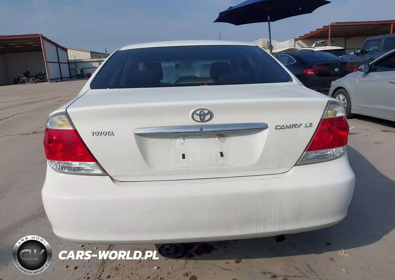2005 Toyota Camry Le VIN:4T1BE32K75U399348 - 17
