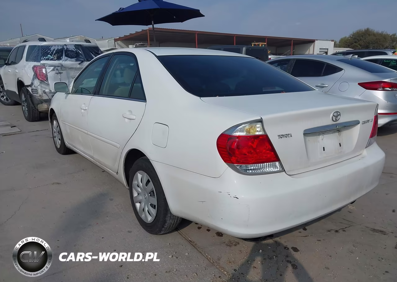 2005 Toyota Camry Le VIN:4T1BE32K75U399348 - 3