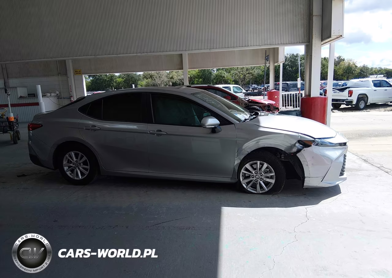 2025 Toyota Camry Le VIN:4T1DAACK4SU542470 - 13
