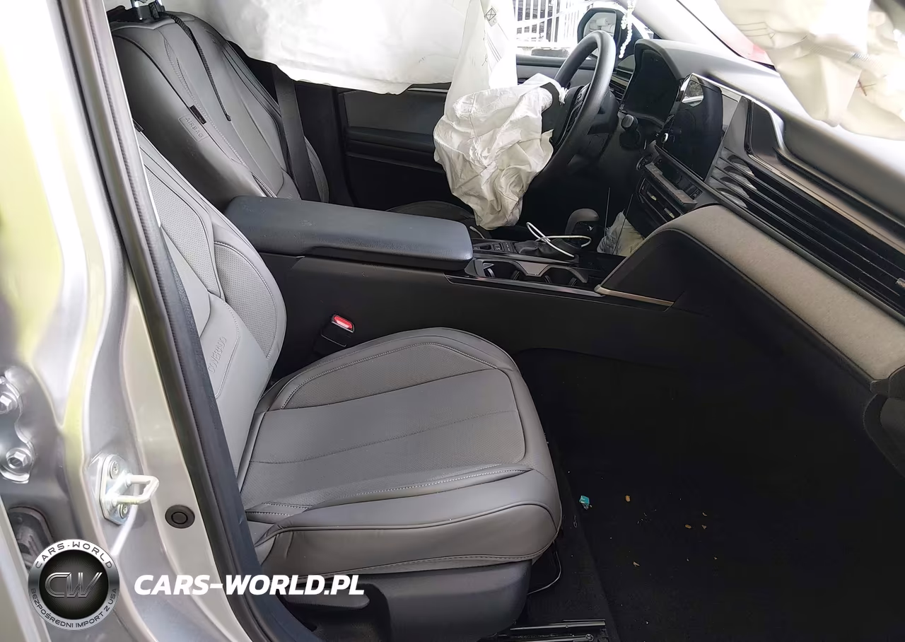 2025 Toyota Camry Le VIN:4T1DAACK4SU542470 - 5