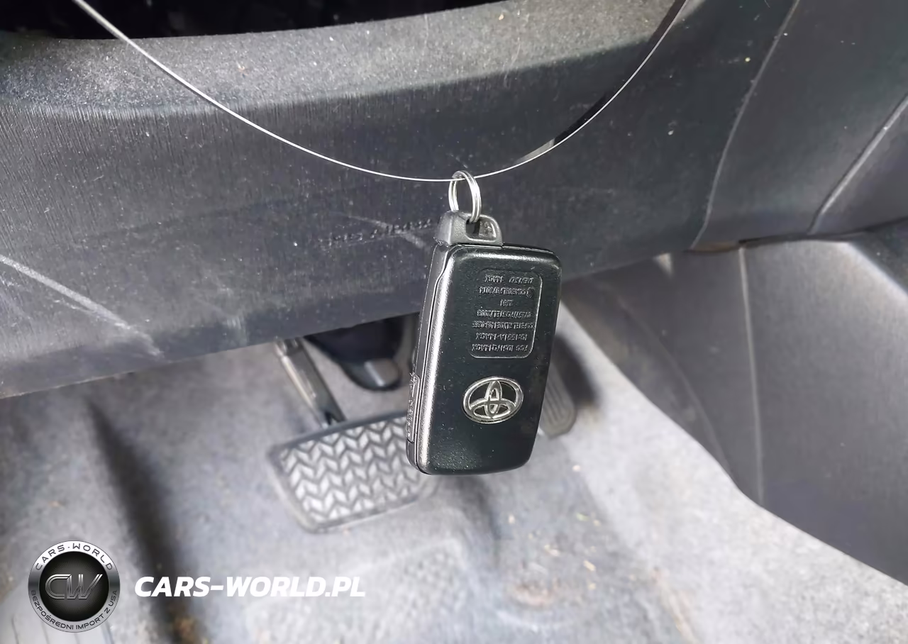 2013 Toyota Prius Two VIN:JTDKN3DU5D5675151 - 11