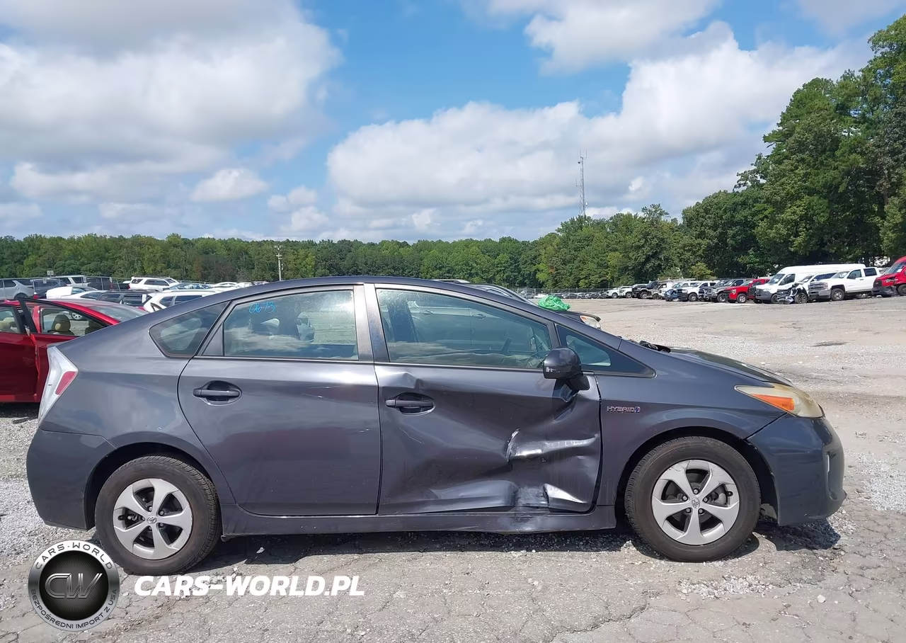 2013 Toyota Prius Two VIN:JTDKN3DU5D5675151 - 13
