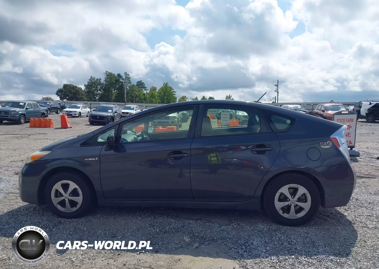 2013 Toyota Prius Two VIN:JTDKN3DU5D5675151 - 14