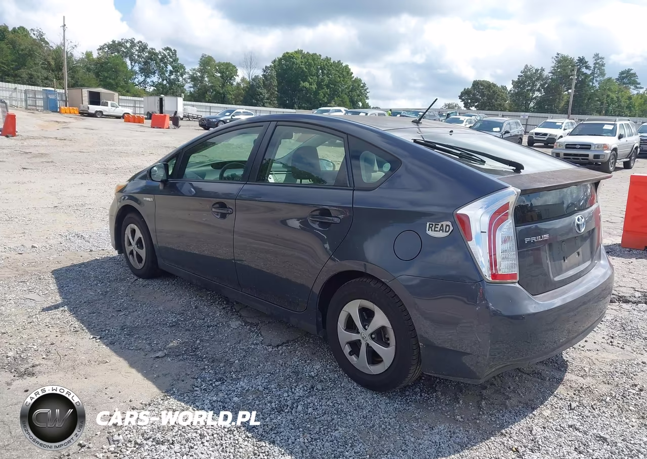 2013 Toyota Prius Two VIN:JTDKN3DU5D5675151 - 3