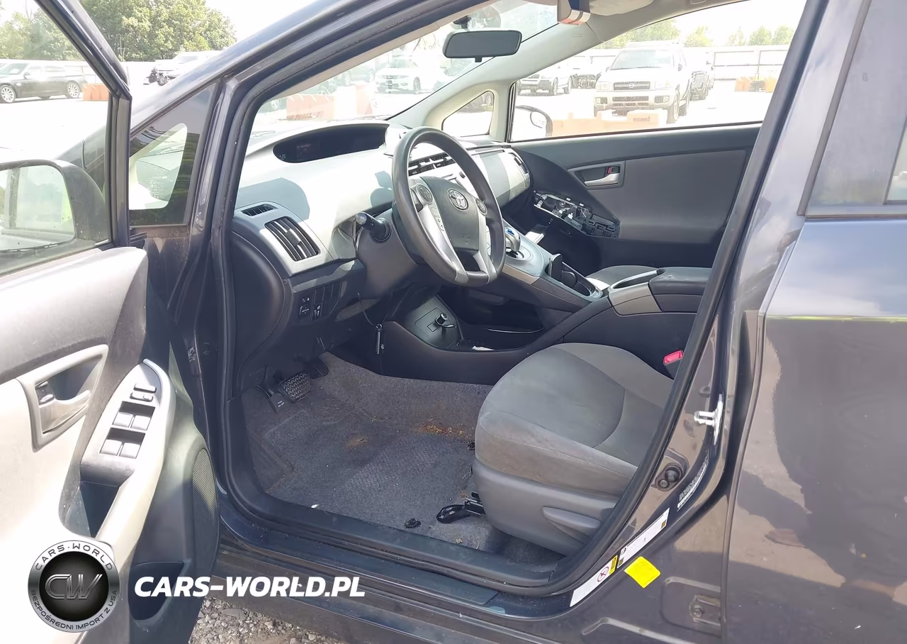 2013 Toyota Prius Two VIN:JTDKN3DU5D5675151 - 5