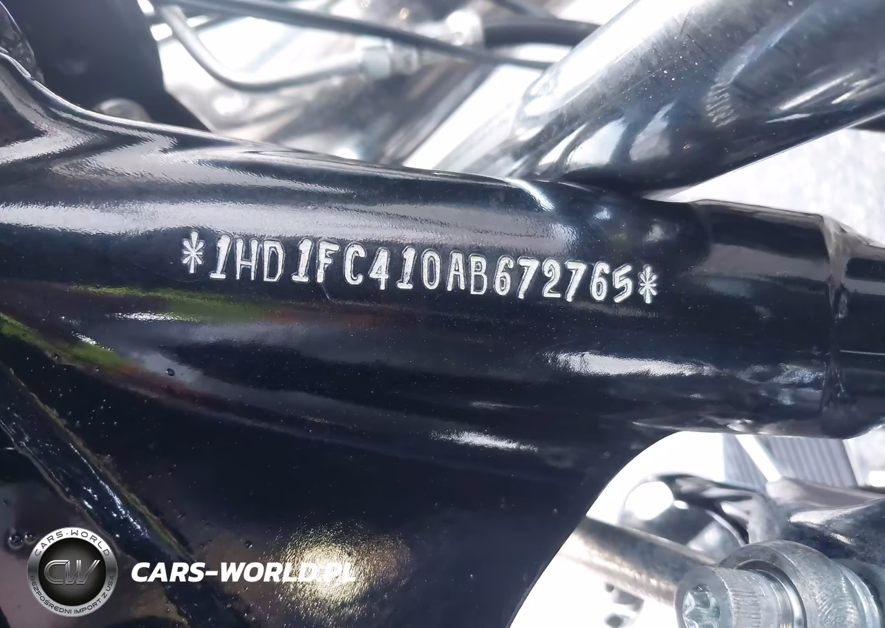 2010 Harley-Davidson Flhtcu VIN:1HD1FC410AB672765 - 10
