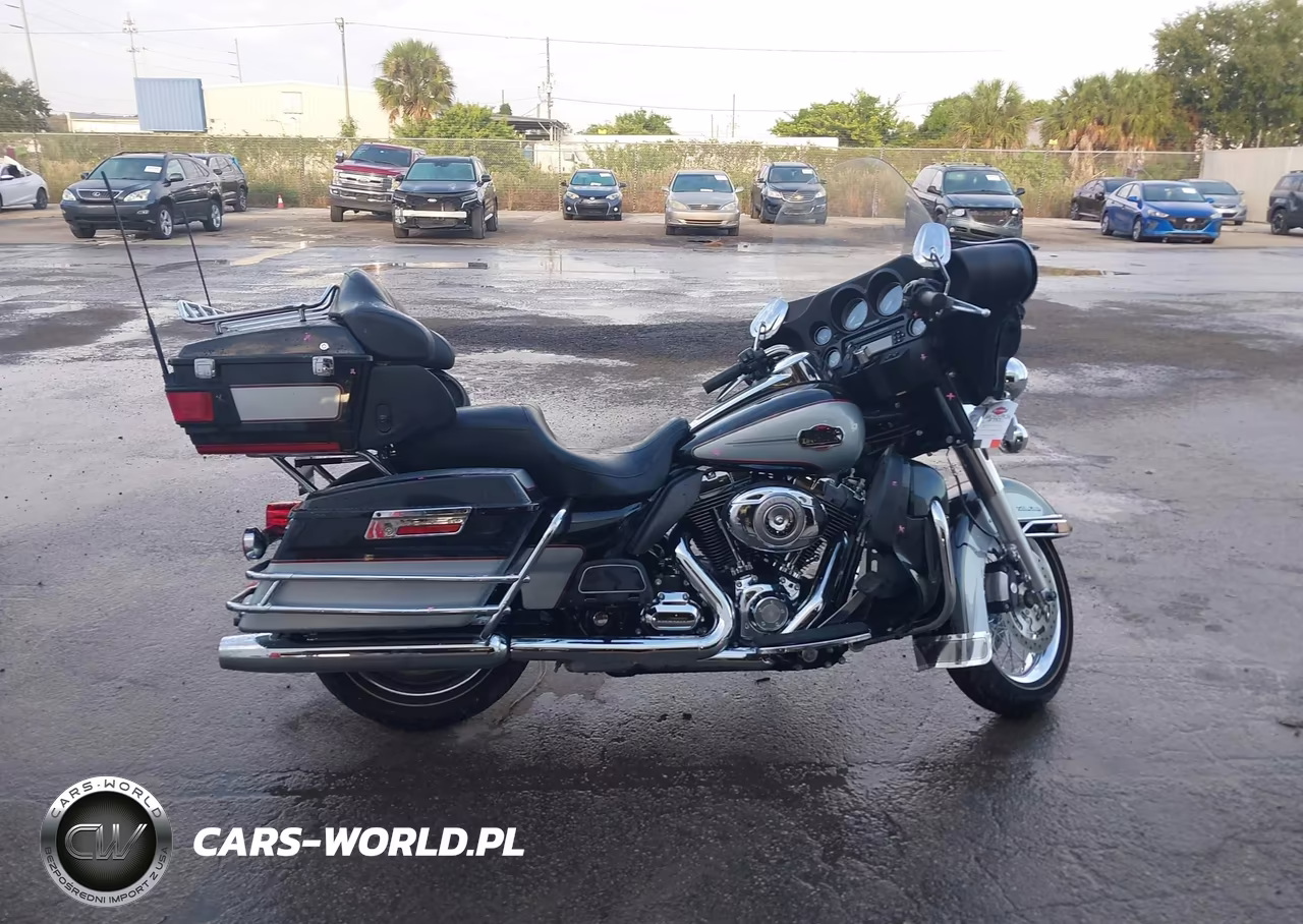 2010 Harley-Davidson Flhtcu VIN:1HD1FC410AB672765 - 12