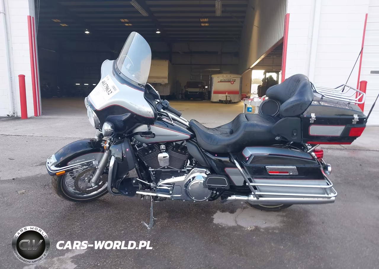 2010 Harley-Davidson Flhtcu VIN:1HD1FC410AB672765 - 13