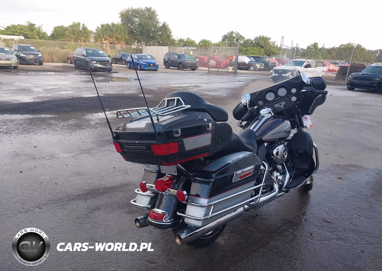 2010 Harley-Davidson Flhtcu VIN:1HD1FC410AB672765 - 4
