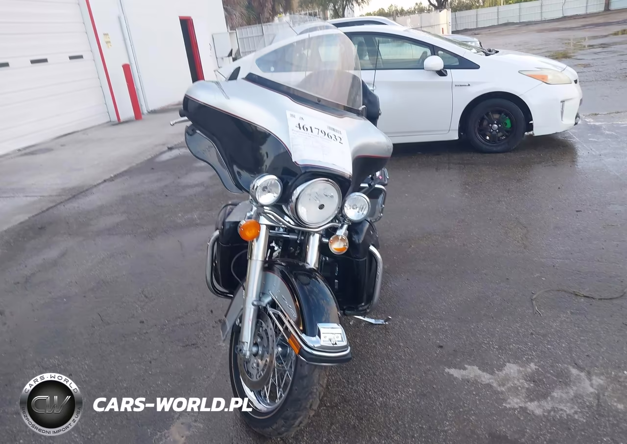 2010 Harley-Davidson Flhtcu VIN:1HD1FC410AB672765 - 5