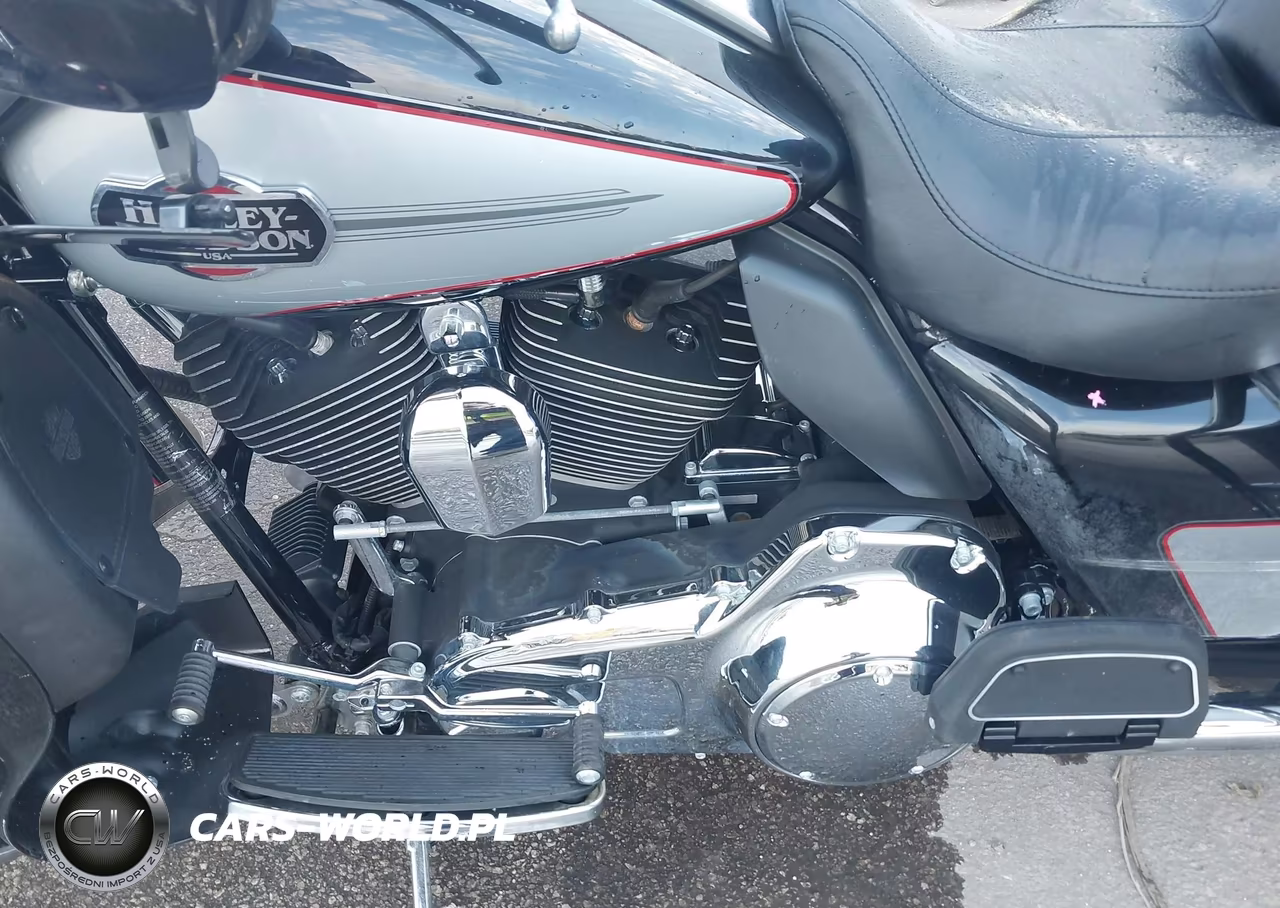 2010 Harley-Davidson Flhtcu VIN:1HD1FC410AB672765 - 9