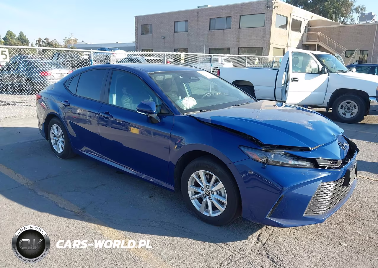 2025 Toyota Camry Le – zdjęcie 1 z 16