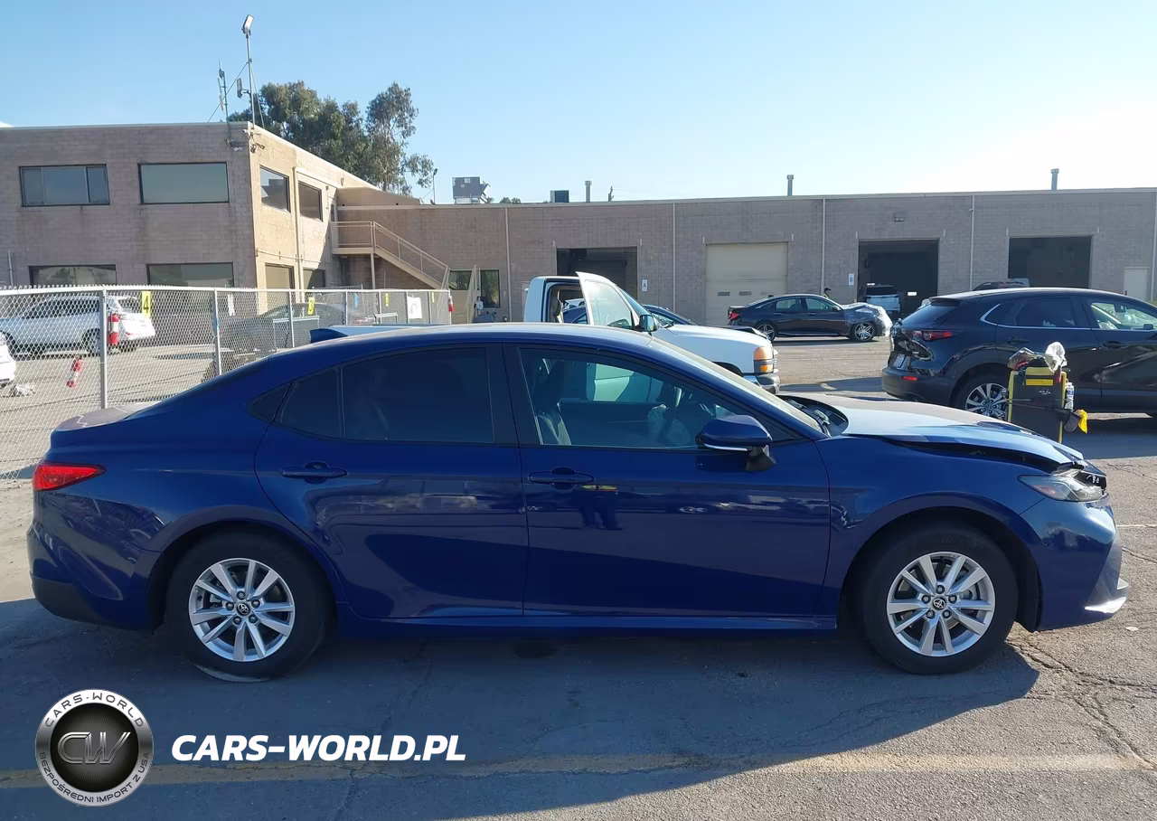 2025 Toyota Camry Le VIN:4T1DBADK1SU034629 - 13