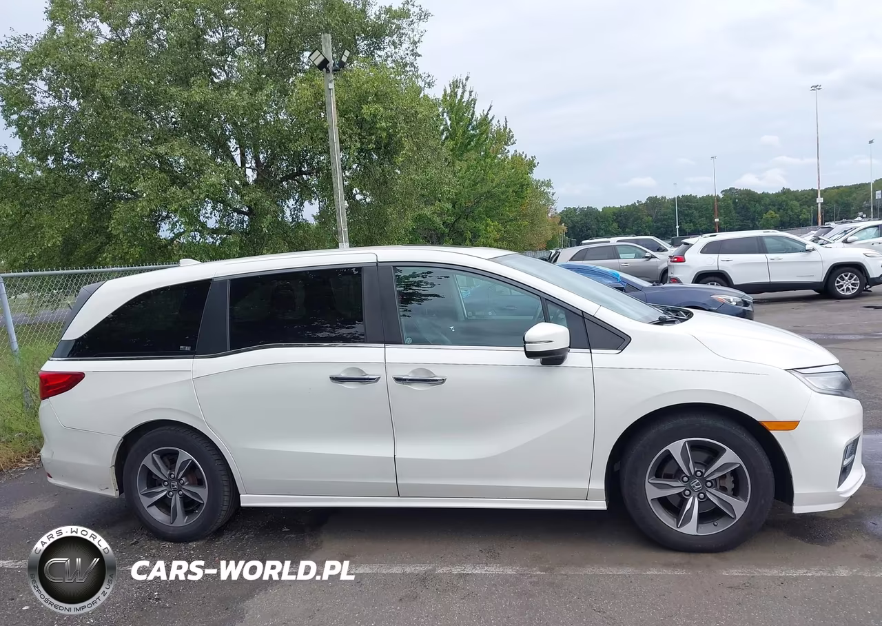 2019 Honda Odyssey Touring VIN:5FNRL6H81KB030611 - 13