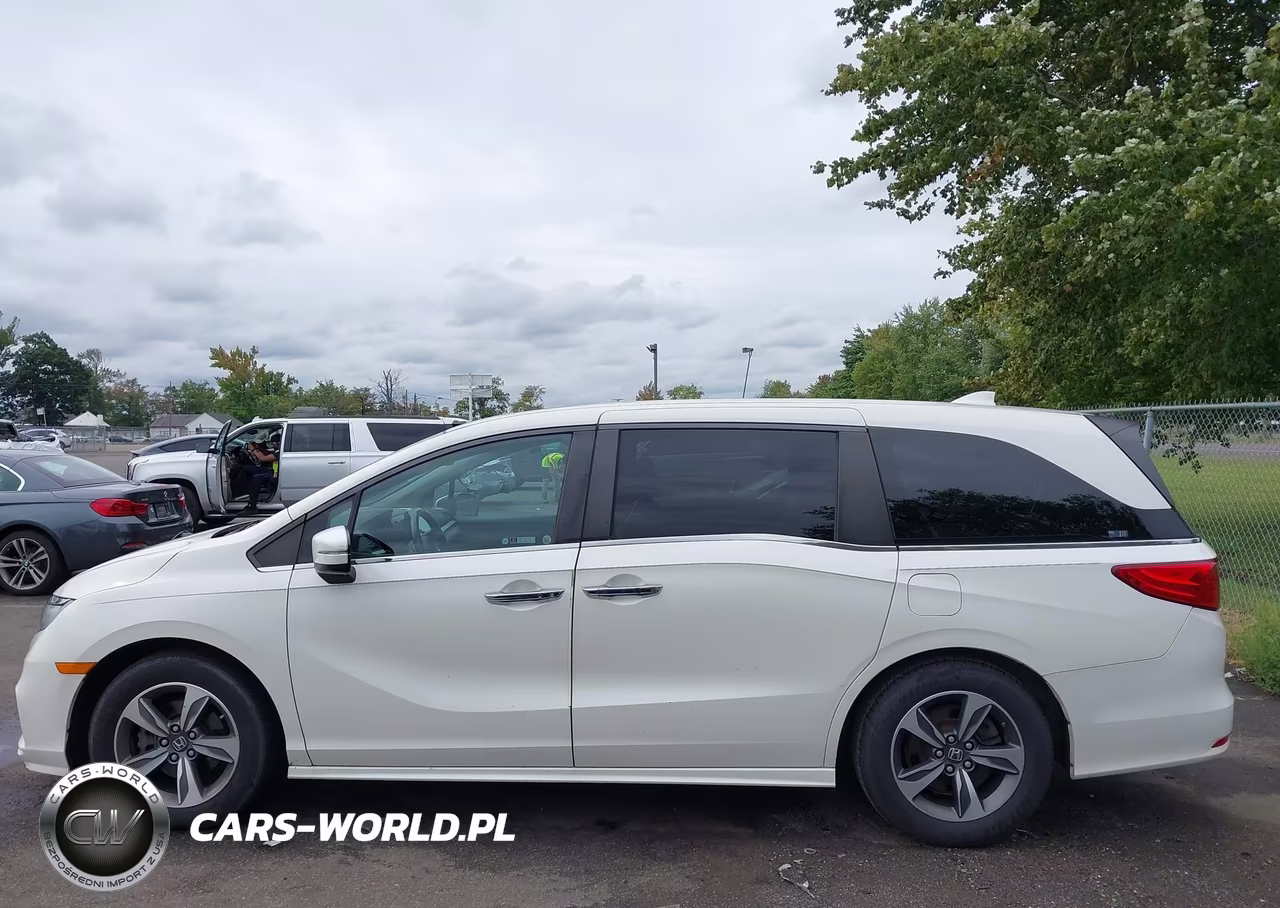 2019 Honda Odyssey Touring VIN:5FNRL6H81KB030611 - 15
