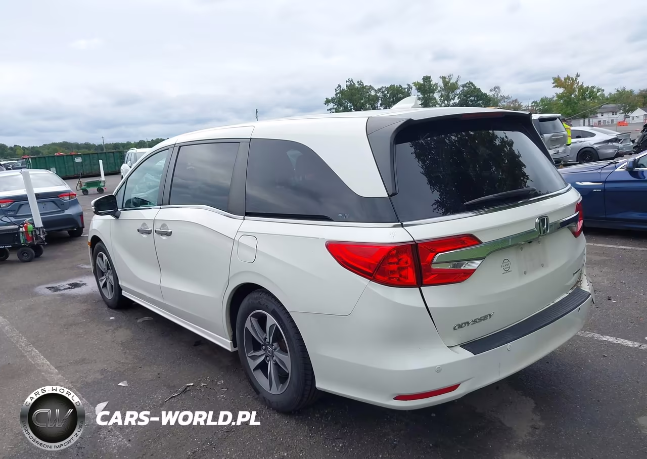 2019 Honda Odyssey Touring VIN:5FNRL6H81KB030611 - 3