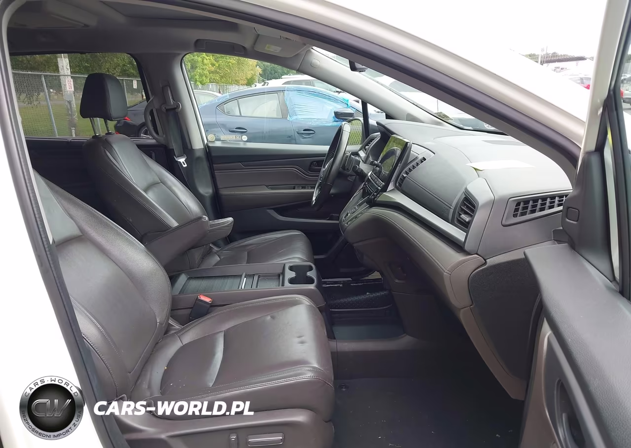 2019 Honda Odyssey Touring VIN:5FNRL6H81KB030611 - 5