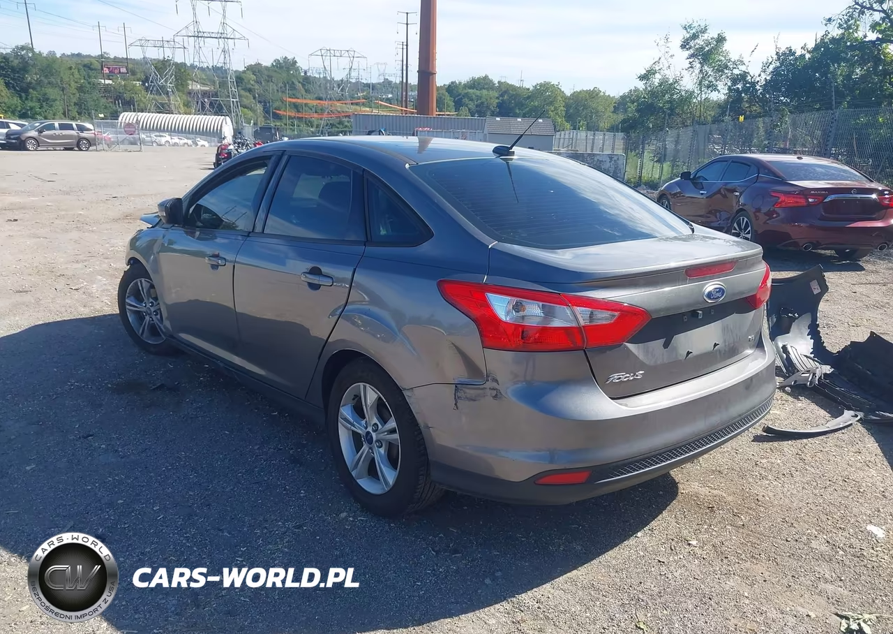 2014 Ford Focus Se VIN:1FADP3F2XEL353140 - 3