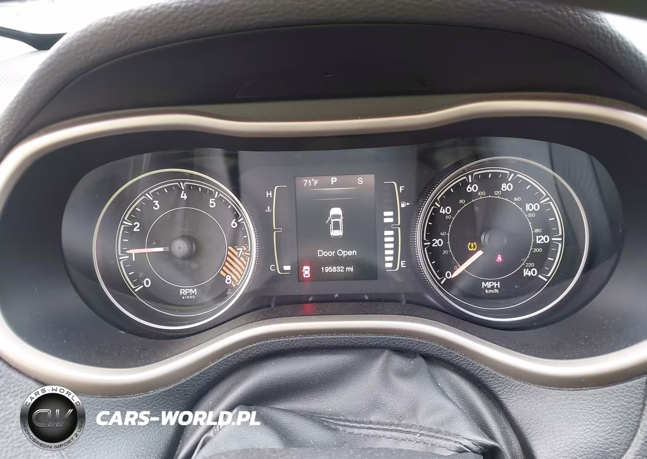 2014 Jeep Cherokee Latitude VIN:1C4PJMCS9EW252141 - 7