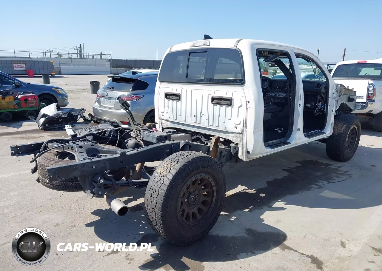 2017 Toyota Tacoma Trd Sport VIN:3TMDZ5BN0HM030010 - 4