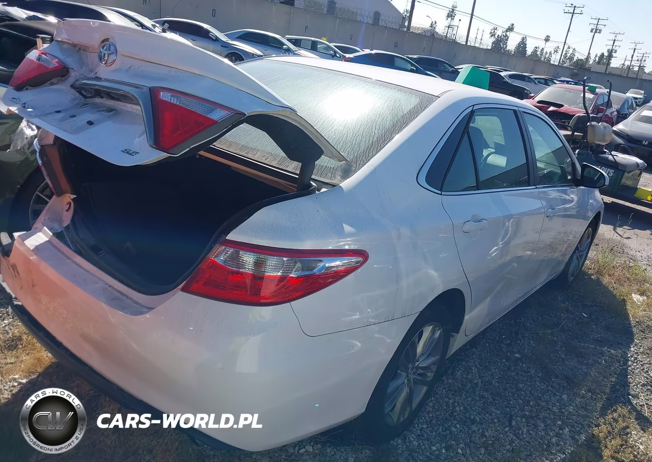 2015 Toyota Camry Se VIN:4T1BF1FK1FU047301 - 4