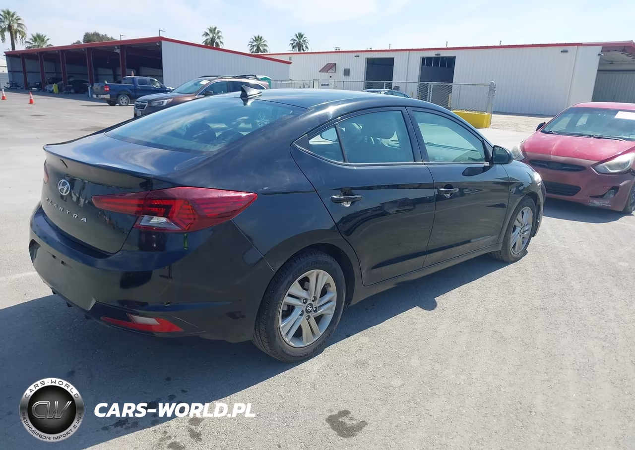 2019 Hyundai Elantra Sel VIN:5NPD84LF3KH440527 - 4
