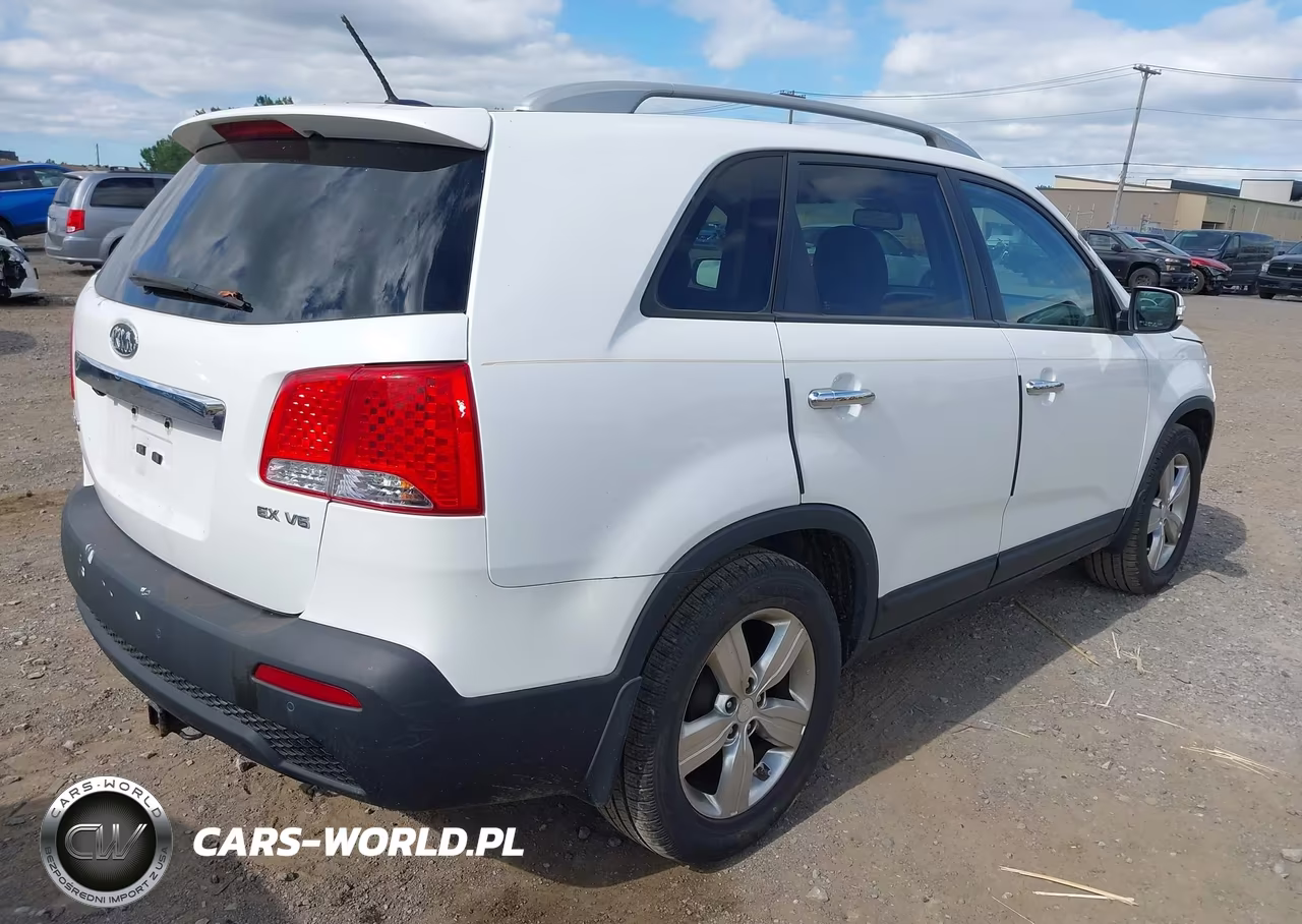 2013 Kia Sorento Ex V6 VIN:5XYKU4A23DG421103 - 4