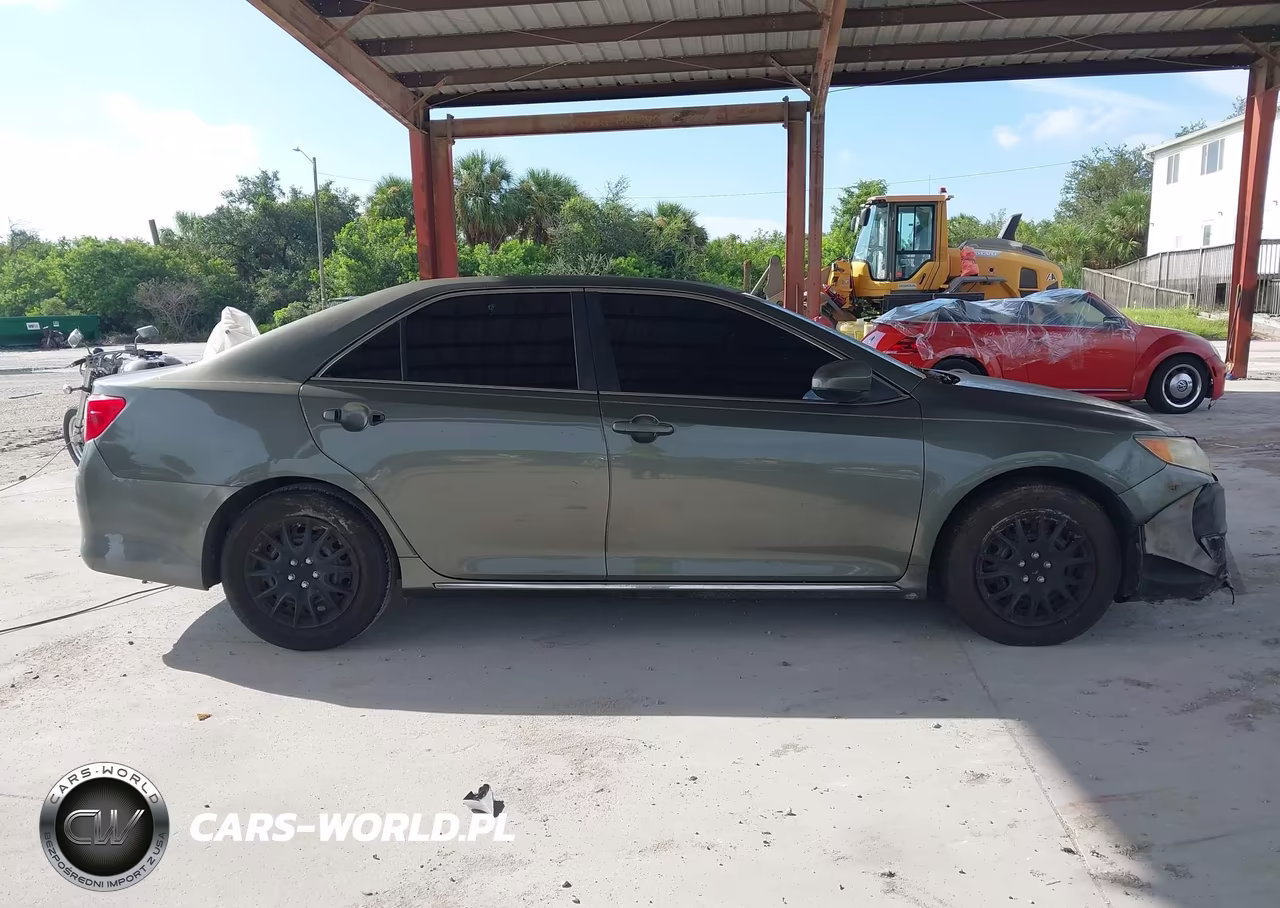 2014 Toyota Camry Le VIN:4T4BF1FKXER357323 - 13
