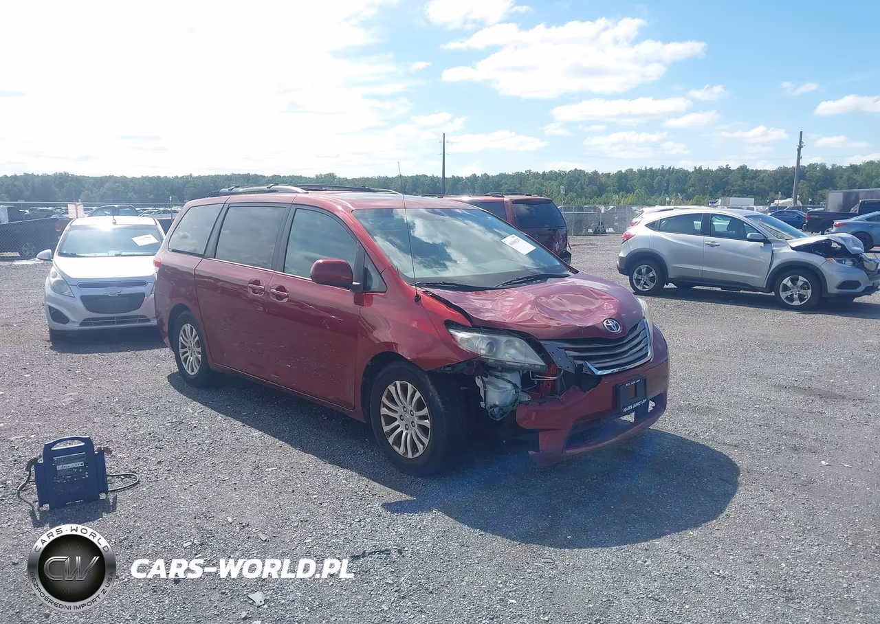 2013 Toyota Sienna Xle V6 8 Passenger