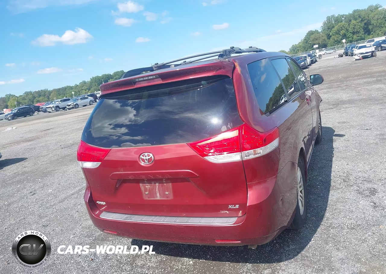 2013 Toyota Sienna Xle V6 8 Passenger VIN:5TDYK3DC5DS361729 - 16