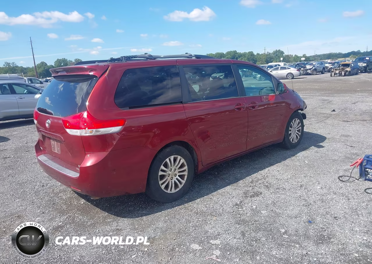2013 Toyota Sienna Xle V6 8 Passenger VIN:5TDYK3DC5DS361729 - 4