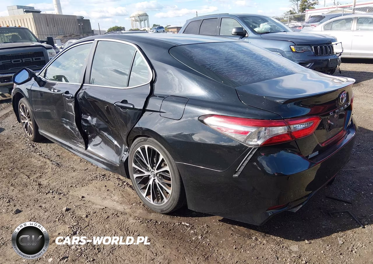 2018 Toyota Camry Se VIN:4T1B11HKXJU018464 - 3