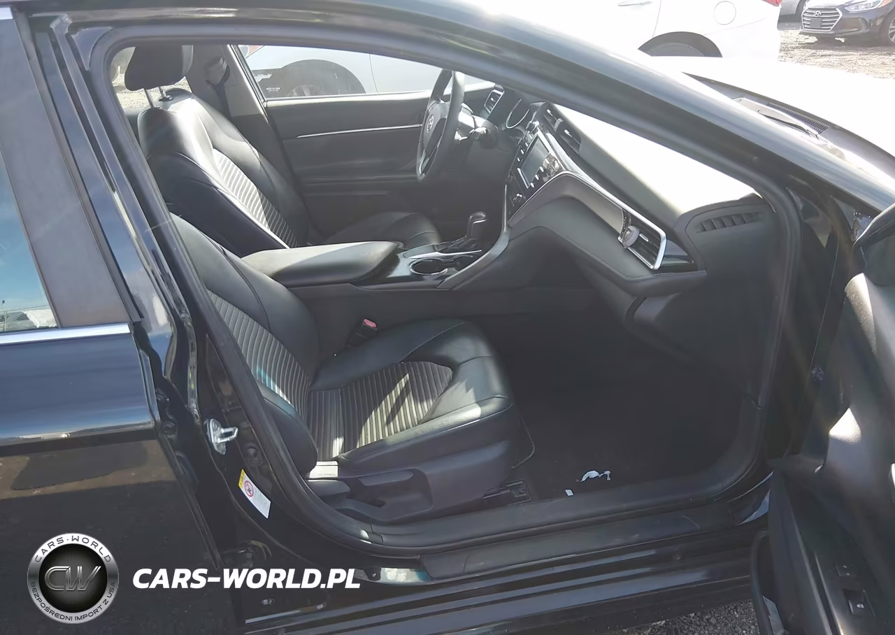 2018 Toyota Camry Se VIN:4T1B11HKXJU018464 - 5