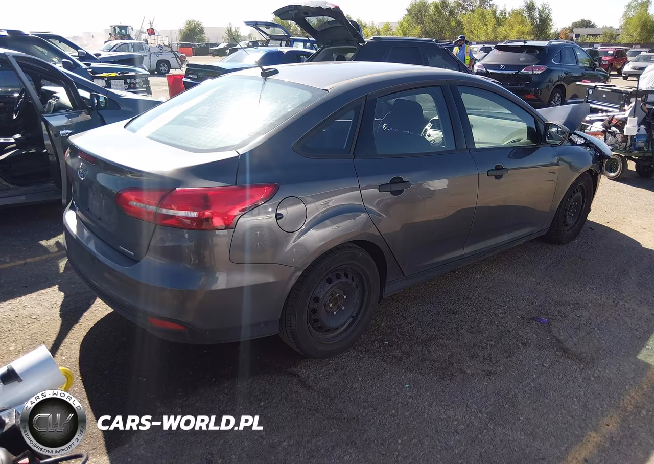 2016 Ford Focus S VIN:1FADP3E2XGL336908 - 4