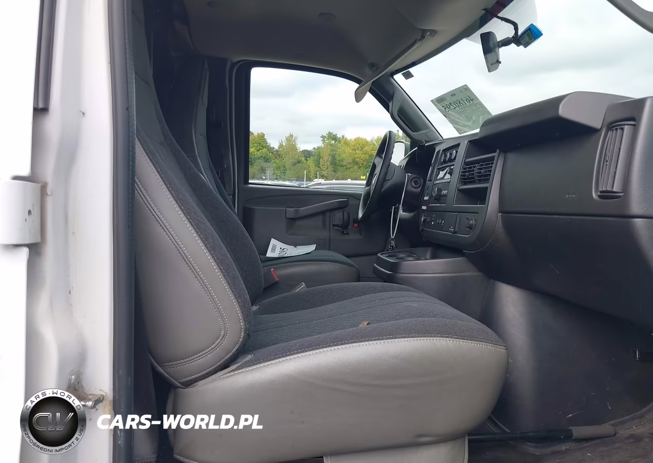 2019 Chevrolet Express 2500 Work Van VIN:1GCWGAFG3K1365544 - 5