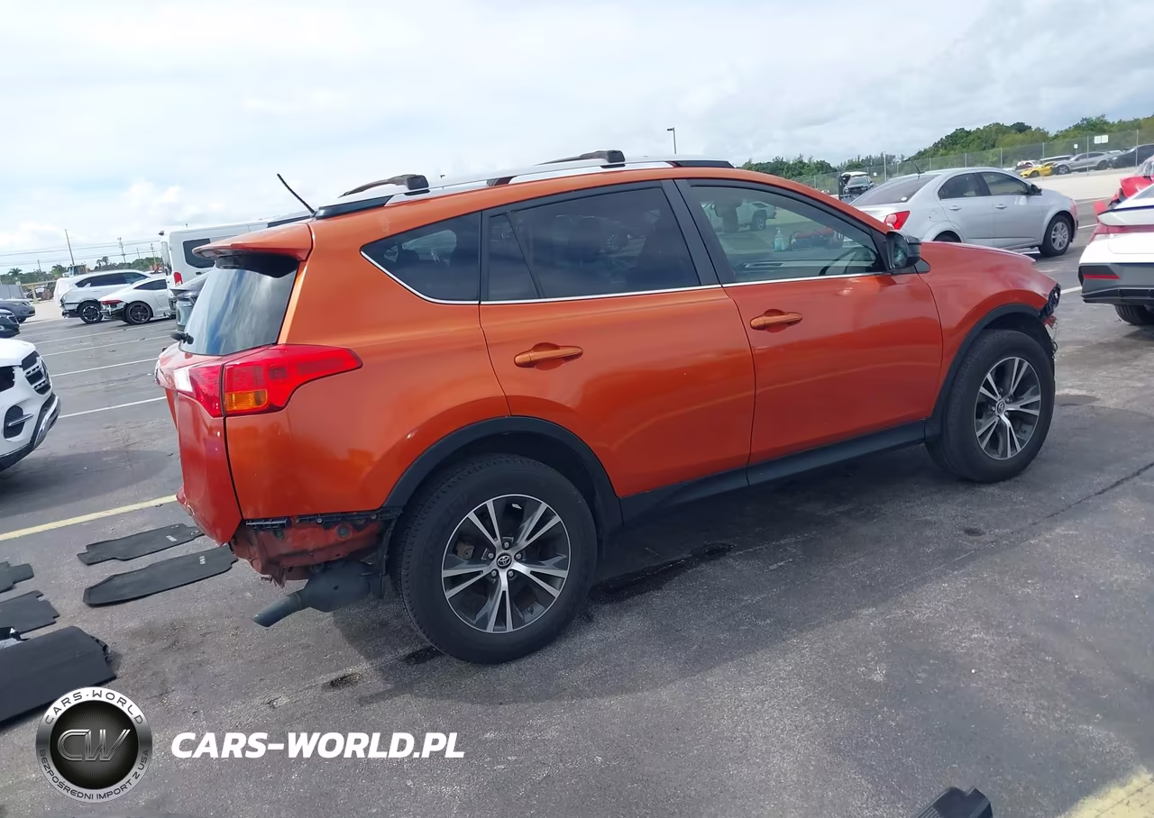2015 Toyota Rav4 Le VIN:JTMZFREV3FJ053423 - 4