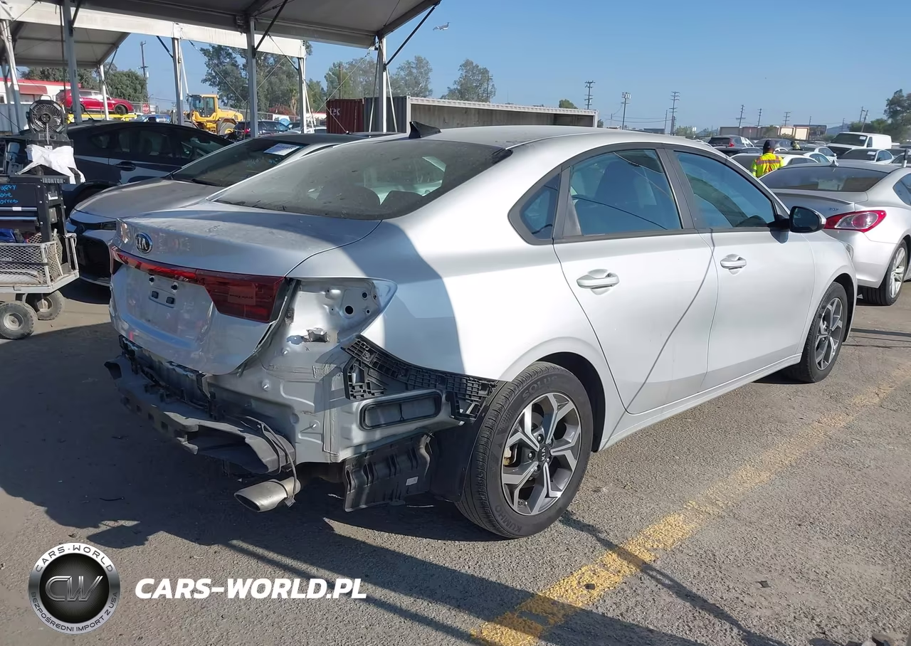 2021 Kia Forte Lxs VIN:3KPF24AD4ME325227 - 4