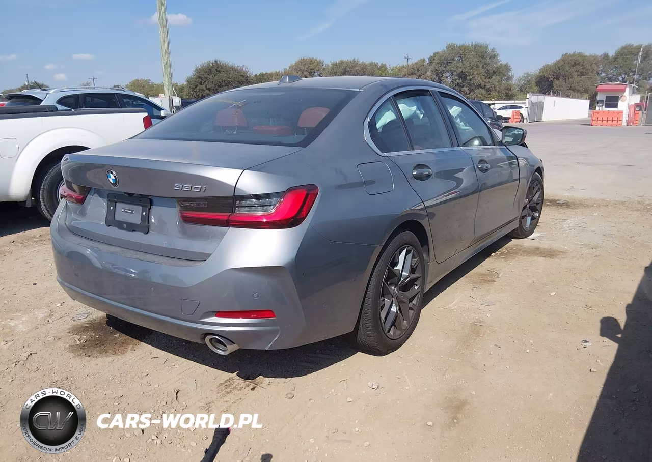 2025 BMW 330I VIN:3MW69CW03S8F63137 - 4