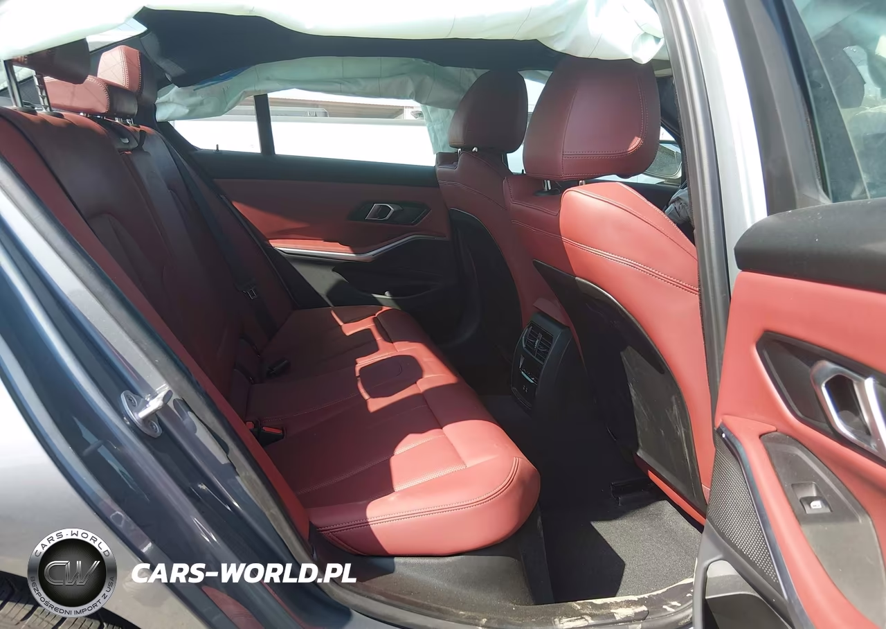 2025 BMW 330I VIN:3MW69CW03S8F63137 - 8