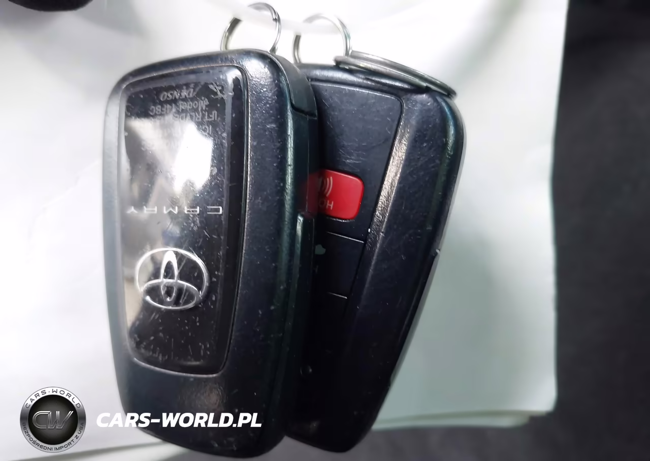 2018 Toyota Camry Se VIN:4T1B11HK3JU063732 - 11