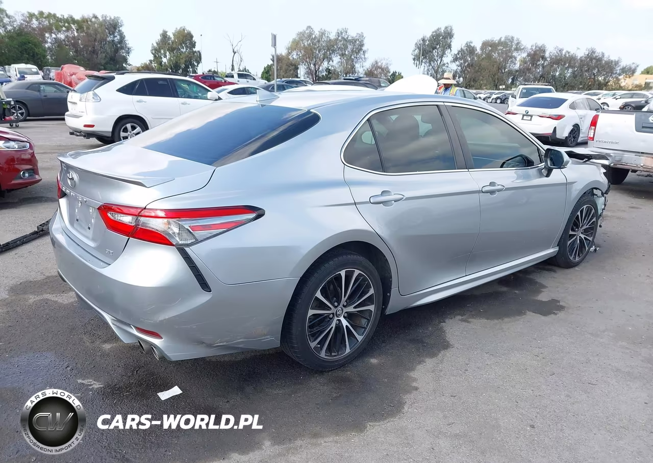 2018 Toyota Camry Se VIN:4T1B11HK3JU063732 - 4