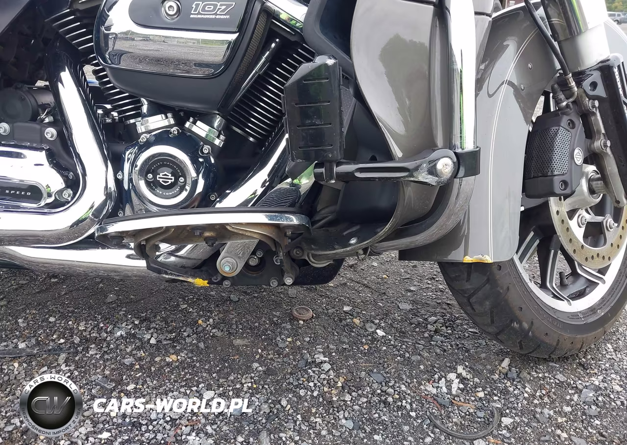 2018 Harley-Davidson Fltru VIN:1HD1KGD15JB650554 - 17