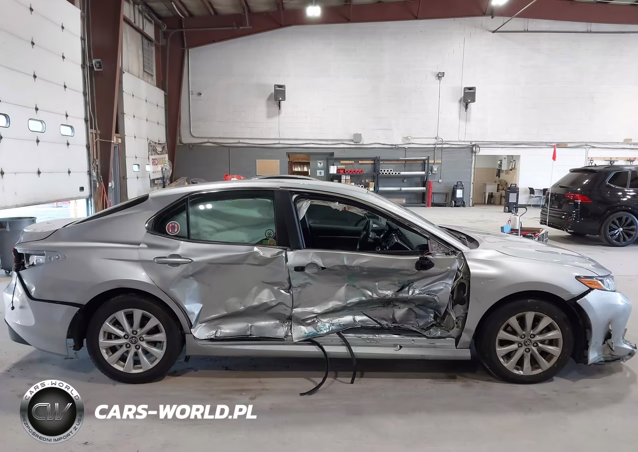 2018 Toyota Camry Le VIN:4T1B11HK9JU599732 - 14