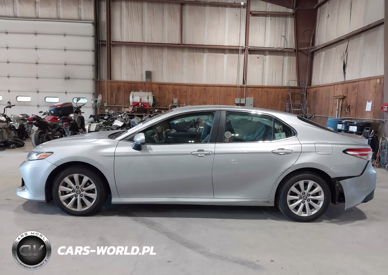 2018 Toyota Camry Le VIN:4T1B11HK9JU599732 - 15